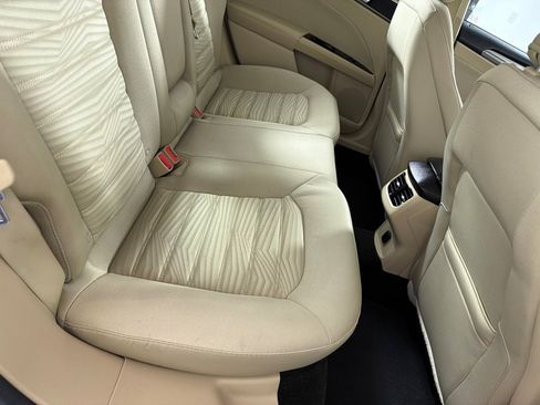 Used 2016 Ford Fusion SE FWD image 16