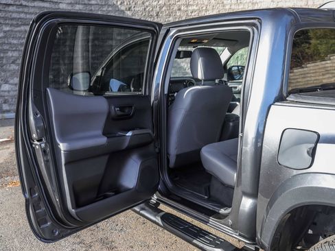 Used 2017 Toyota Tacoma SR5 image 20