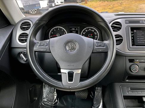 Used 2017 Volkswagen Tiguan S image 7