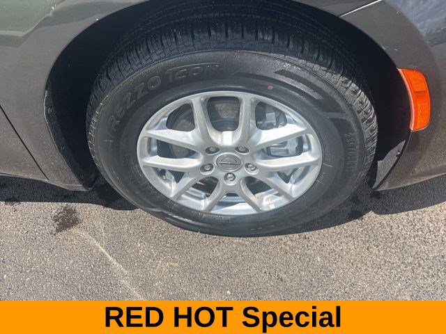 Used 2023 Chrysler Pacifica Touring-L FWD image 43