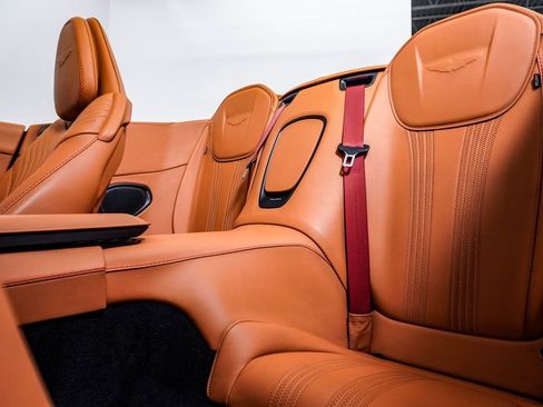 Used 2023 Aston Martin DB11 Volante image 25