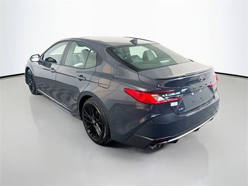 Used 2025 Toyota Camry SE image 5