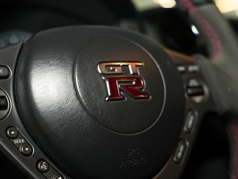 Used 2016 Nissan GT-R Premium AWD/4WD image 46