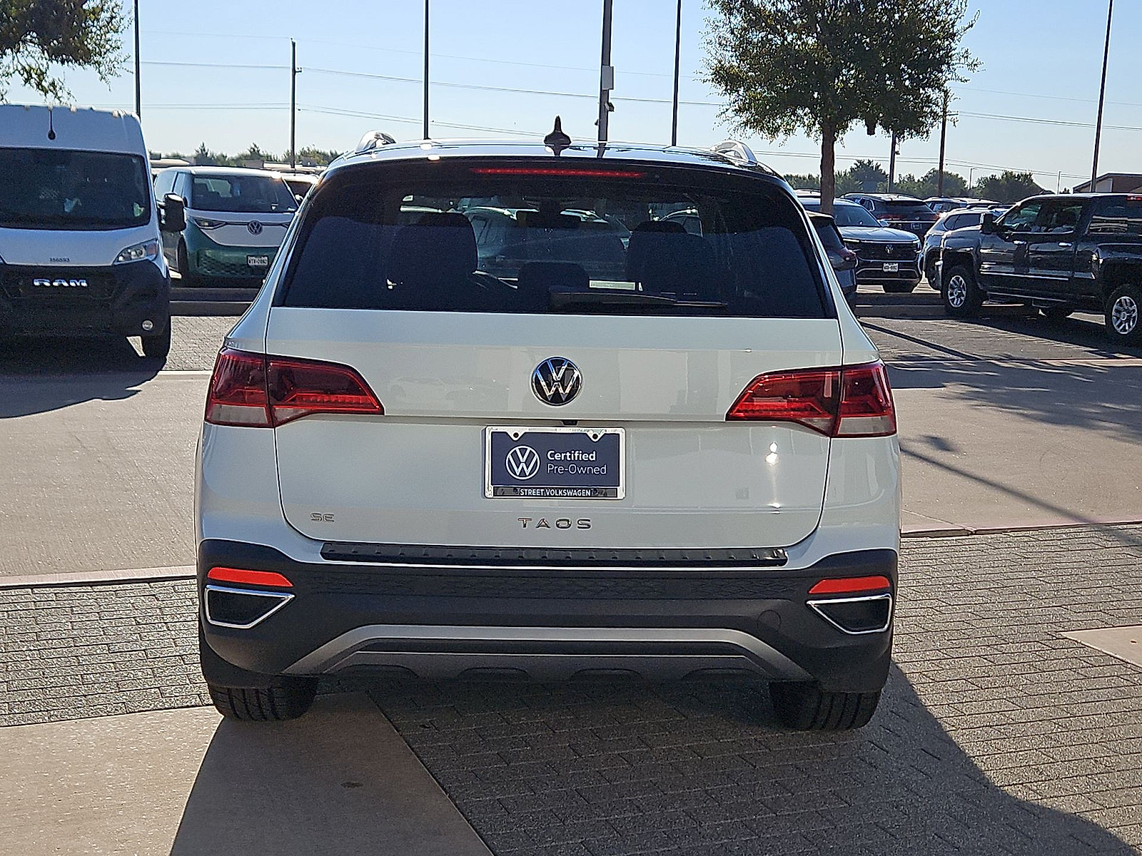 Certified 2024 Volkswagen Taos SE w/ Panoramic Sunroof Package FWD image 7