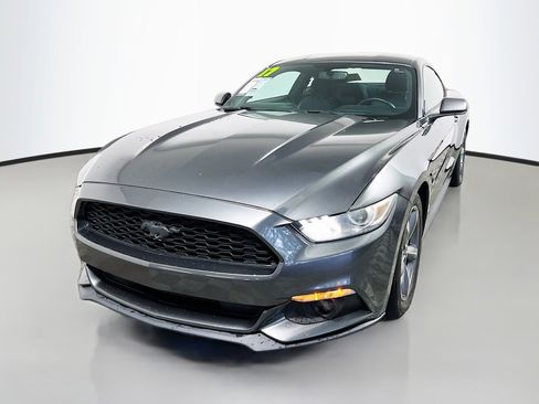 Used 2017 Ford Mustang Coupe RWD image 10