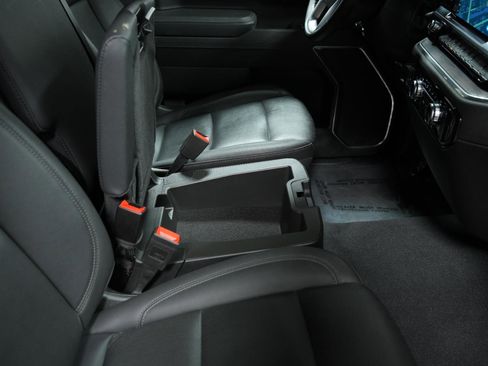 Used 2025 GMC Sierra 1500 SLT image 18