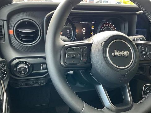 New 2025 Jeep Gladiator Mojave w/ Convenience Group image 17