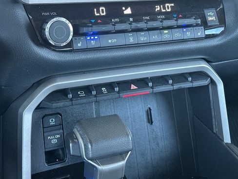 Used 2024 Toyota Tundra Limited AWD/4WD image 18