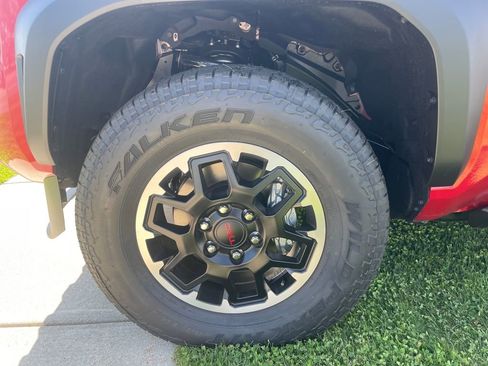 New 2025 Toyota Tacoma TRD Off-Road AWD/4WD image 4