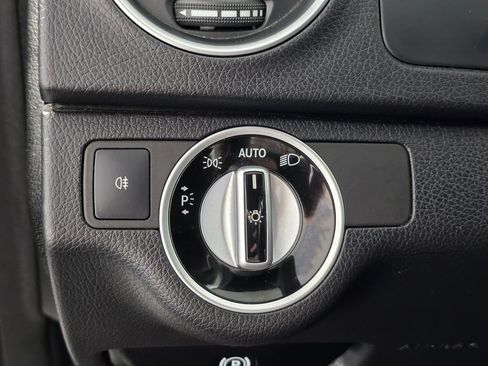 Used 2013 Mercedes-Benz C 250 Sedan image 27