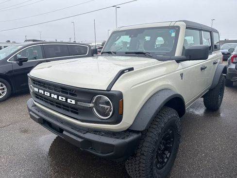 New 2026 Ford Bronco 4-Door w/ Sasquatch Package AWD/4WD image 2