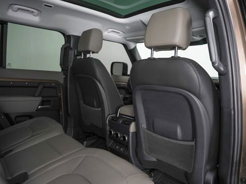 Used 2025 Land Rover Defender 110 X-Dynamic SE image 48