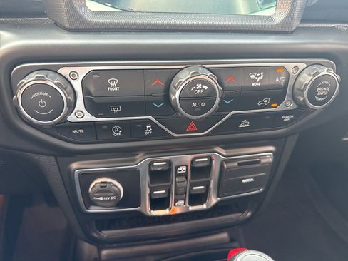 Used 2021 Jeep Gladiator Sport image 21