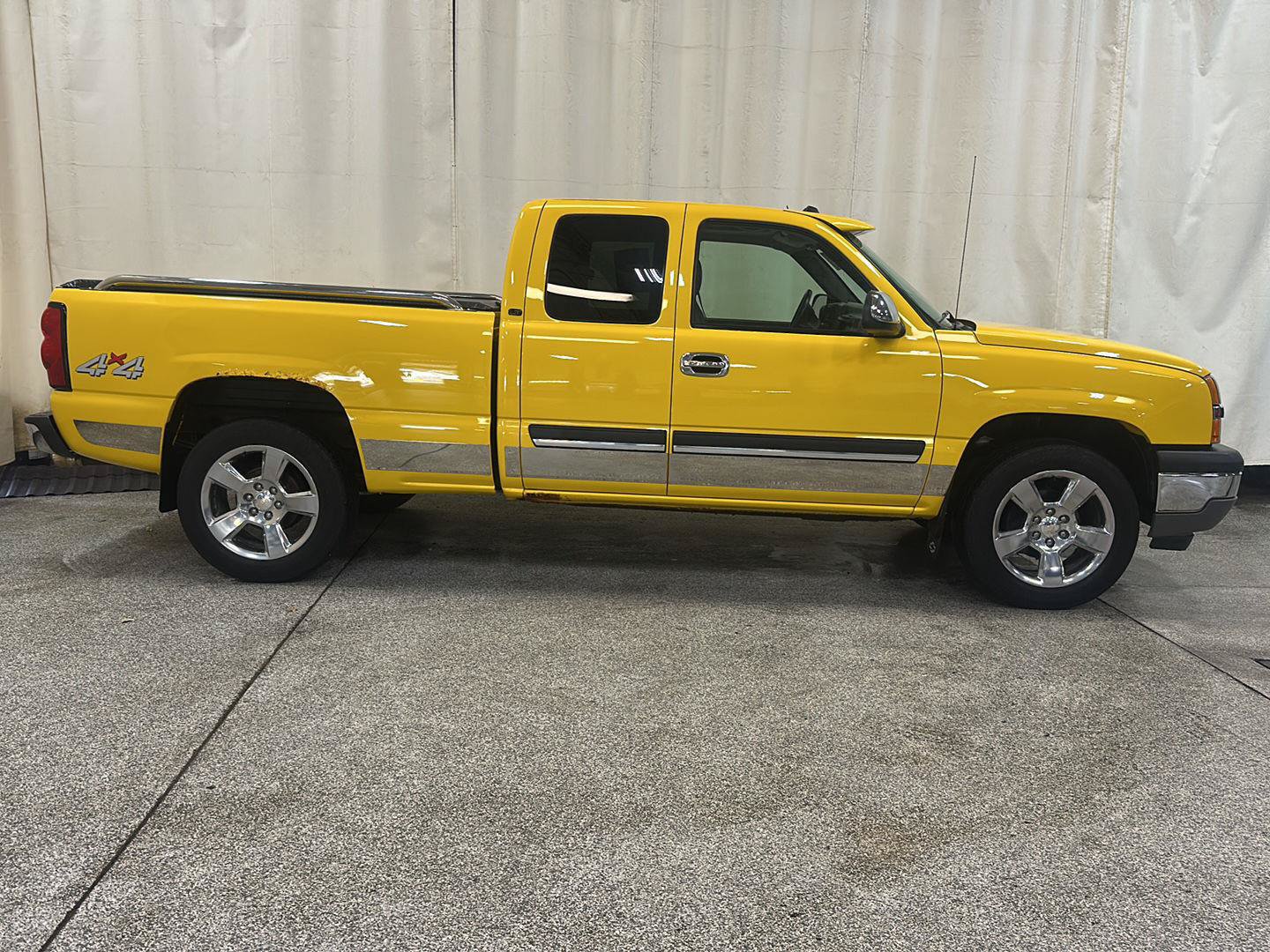 Used 2005 Chevrolet Silverado 1500 LT w/ Light Duty Power Package AWD/4WD image 6