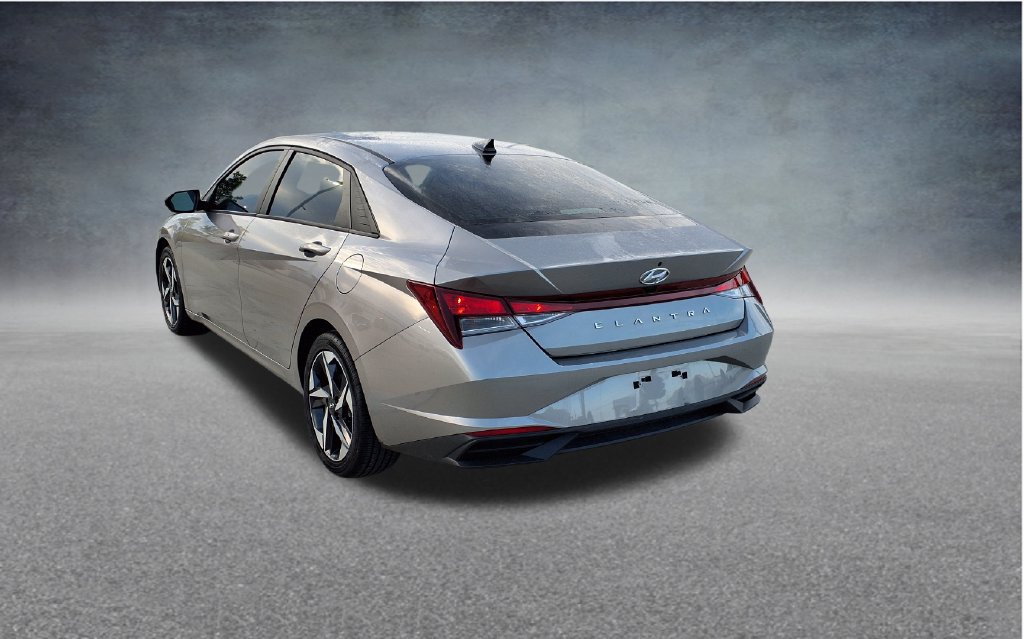 Used 2023 Hyundai Elantra SEL w/ Convenience Package FWD image 5
