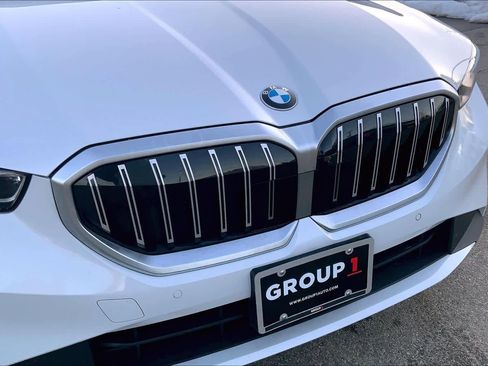 Used 2025 BMW 540i xDrive w/ Premium Package image 32
