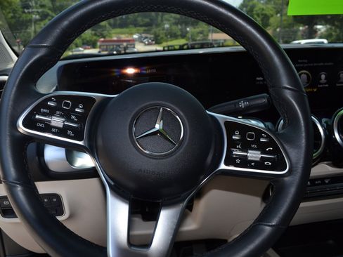 Used 2023 Mercedes-Benz GLB 250 image 30