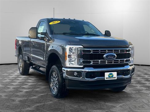 Used 2024 Ford F350 XLT w/ Snow Plow/Camper Package image 7