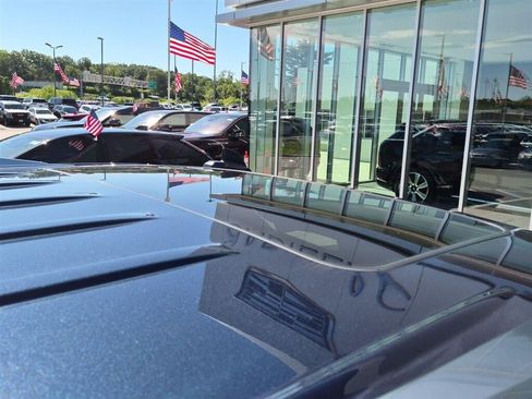 Used 2018 Cadillac Escalade Platinum AWD/4WD image 9