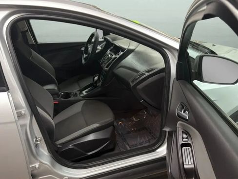Used 2014 Ford Focus SE w/ SE Winter Package FWD image 20