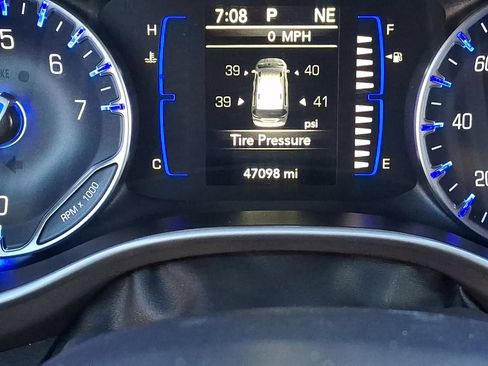 Used 2023 Chrysler Voyager LX image 20