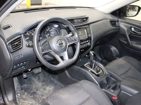 Used 2020 Nissan Rogue SV image 17