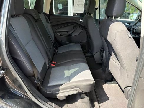 Used 2018 Ford Escape SE w/ SE Sync 3 Package FWD image 16