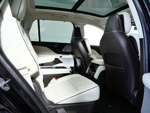 Certified 2023 Lincoln Aviator Black Label w/ Dynamic Handling Package AWD/4WD image 11