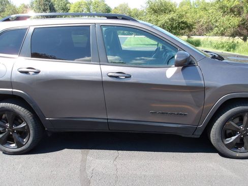 Used 2021 Jeep Cherokee Latitude Plus FWD image 31