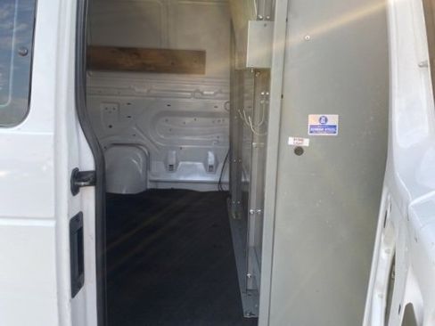 Used 2010 Ford E-250 and Econoline 250 image 16