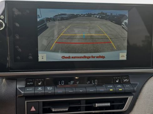 Used 2025 Toyota Camry XLE FWD image 25