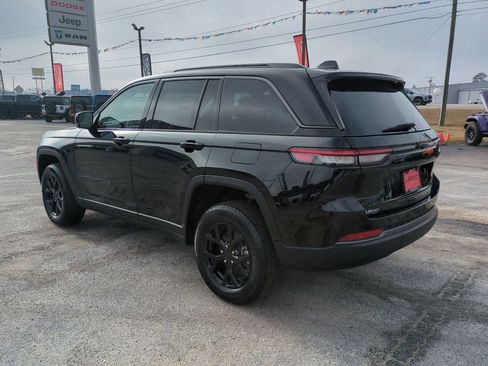 New 2026 Jeep Grand Cherokee Altitude image 5