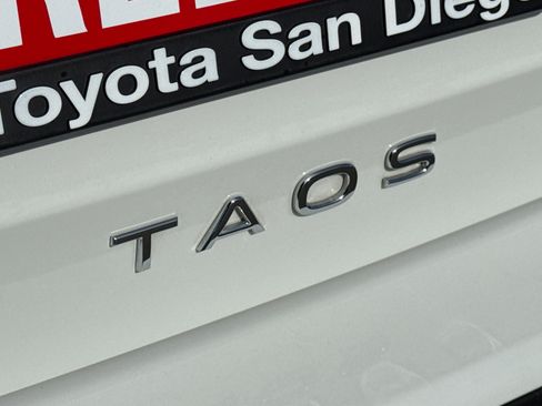 Used 2023 Volkswagen Taos SEL image 11