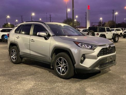 Used 2021 Toyota RAV4 XLE w/ Convenience Package image 3