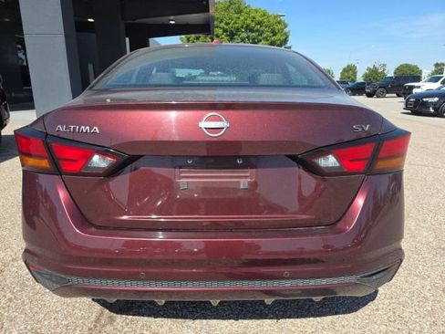 Used 2024 Nissan Altima 2.5 SV FWD image 4