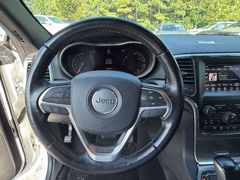 Used 2020 Jeep Grand Cherokee Laredo RWD image 26