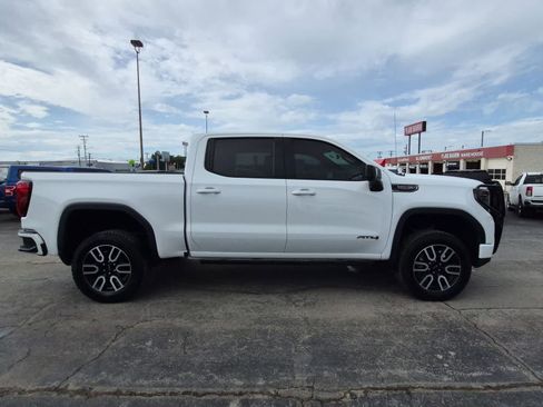 Used 2023 GMC Sierra 1500 AT4 w/ Technology Package AWD/4WD image 9