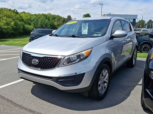 Used 2016 Kia Sportage LX AWD/4WD image 2
