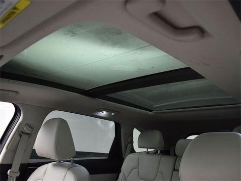 Certified 2025 Kia Sorento S w/ Panoramic Sunroof Package image 30