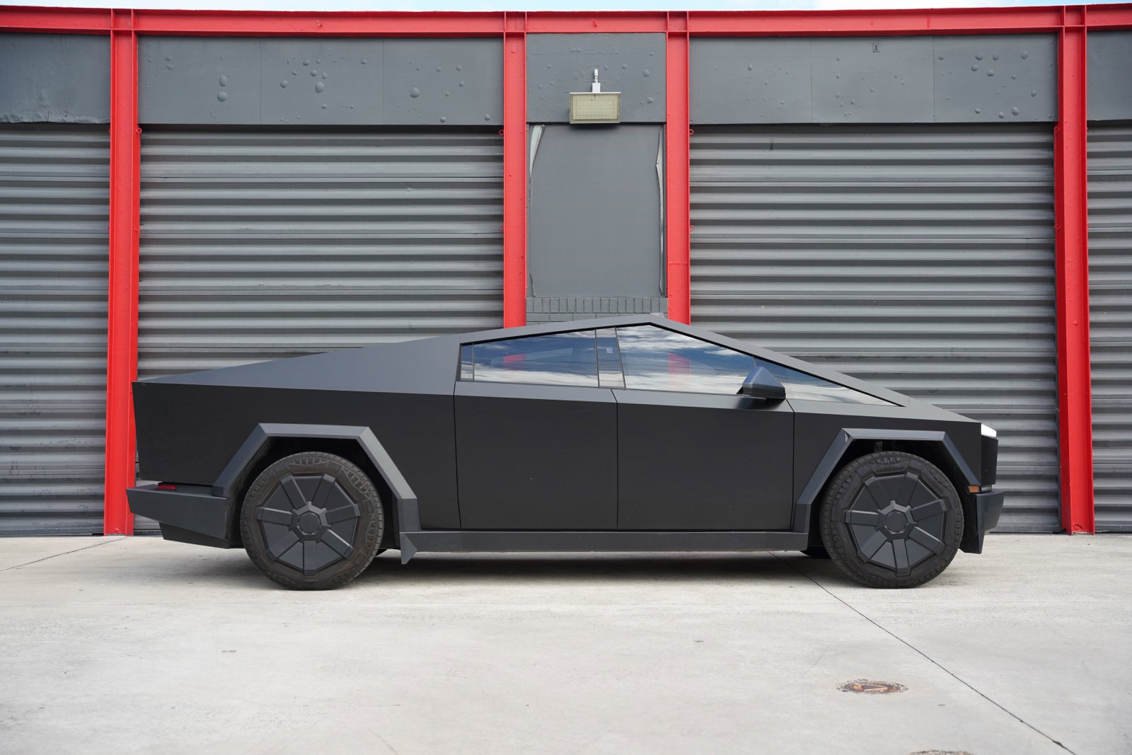 Used 2024 Tesla Cybertruck Cyberbeast AWD/4WD image 9