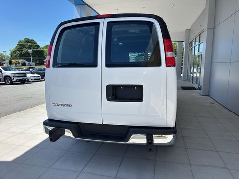 Used 2025 Chevrolet Express 2500 w/ Driver Convenience Package RWD image 5