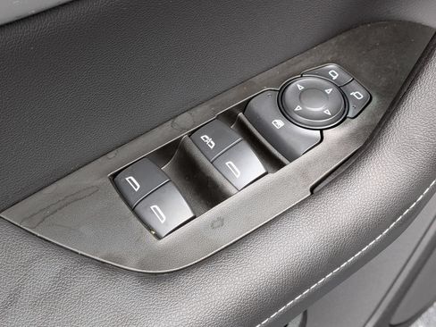 Used 2025 Chevrolet Blazer LT FWD image 13