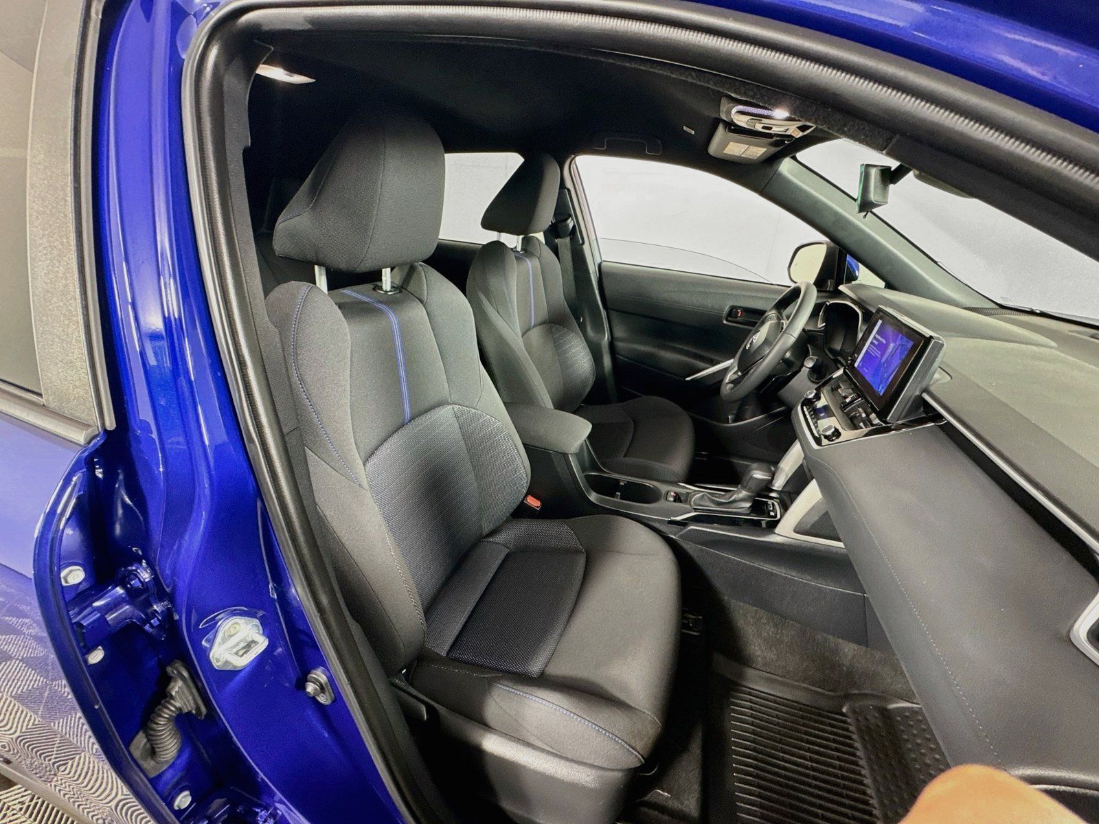 Used 2024 Toyota Corolla Cross AWD Hybrid image 27
