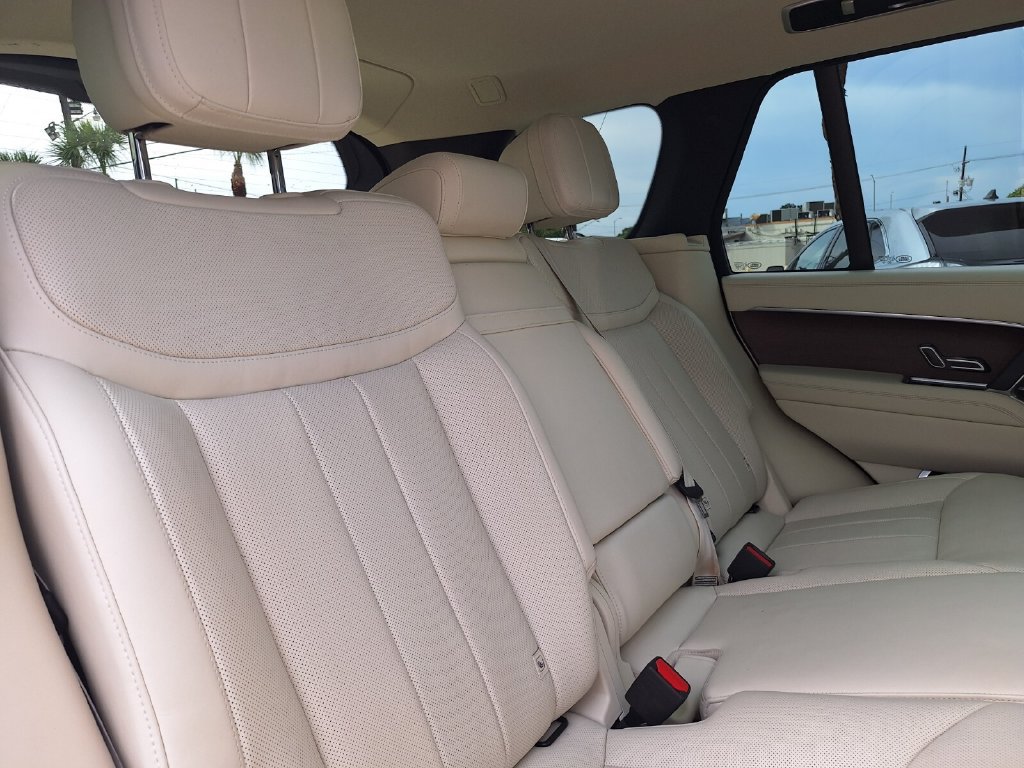 Used 2025 Land Rover Range Rover SE AWD/4WD image 29