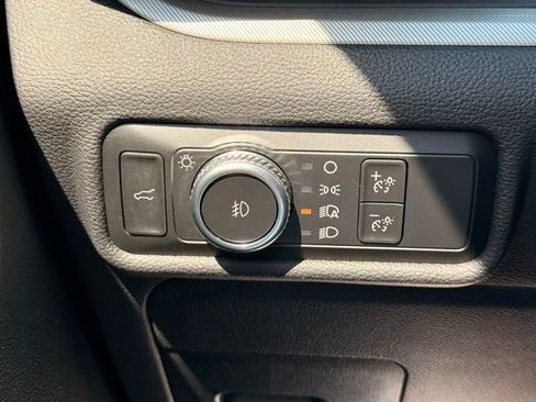 Used 2022 Ford Explorer XLT w/ Equipment Group 202A AWD/4WD image 36