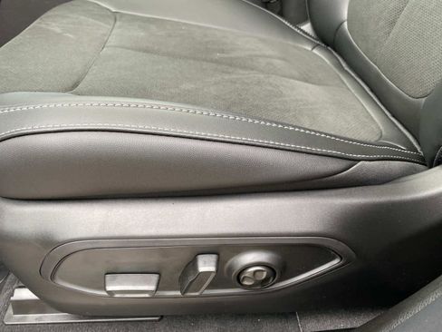 New 2026 Jeep Grand Cherokee Altitude image 10