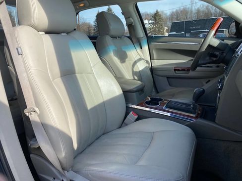 Used 2008 Chrysler 300 C w/ Protection Group II image 17