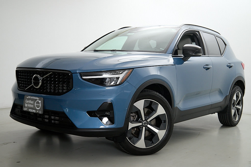 Certified 2023 Volvo XC40 B5 Plus w/ Protection Package Premier AWD/4WD image 2