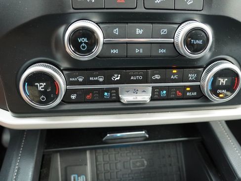 Used 2024 Ford Expedition Max XLT AWD/4WD image 7