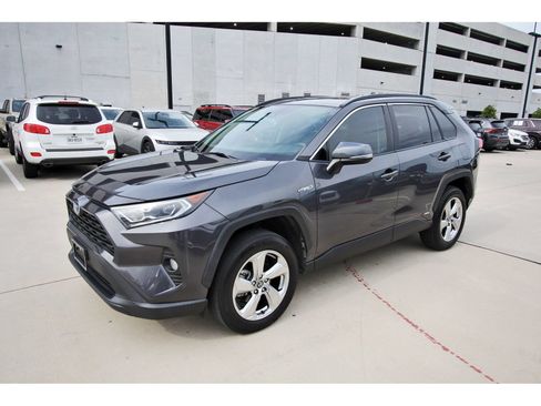 Used 2021 Toyota RAV4 XLE Premium AWD/4WD image 3